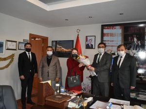 Başkan İnal, Karacasu’daki öğretmenlerin günlerini kutladı
