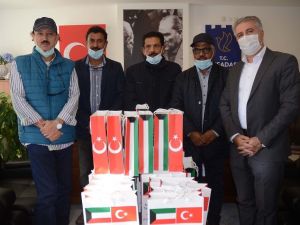 Kuşadası’nda yaşayan Kuveytlilerden öğrencilere tablet desteği