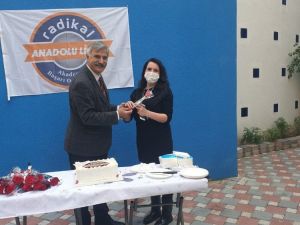 Radikal Eğitim’in öğretmenlerine çiçekli tebrik