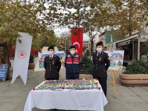 İstanbul Jandarması kadınlara “KADES” uygulamasını tanıttı