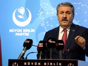 BBP Genel Başkanı Destici: “Teröristlerin sözcüsü olanların Türkiye’ye örnek model olarak gösterilmesi Bülent Arınç tecrübesinde bir siyasetçiye yakışmamıştır”