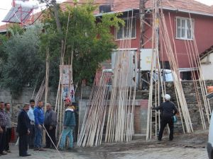 Aydın’da ’zeytin sırıkları’ teknolojiye karşı direniyor