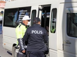 Vakaların arttığı İzmir’de toplu taşıma araçlarında korona virüs denetimi