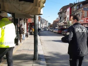 Afyonkarahisar’da cadde ve sokaklarda korona virüs denetimi