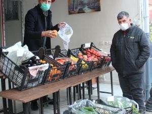 Kahvehanesi kapanan esnaf manavlığa başladı