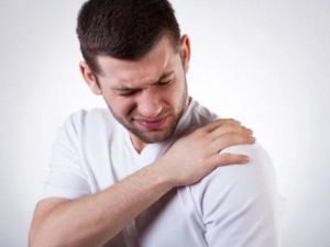 Omuz ağrısı en çok ev kadınlarında ve sporcularda görülüyor