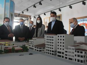 Bakan Kurum, ’Saathane Meydanı Projesi’ni inceledi