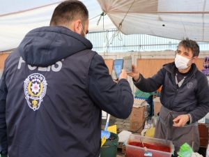 Sultanbeyli’deki pazar yerleri koronavirüs tedbirleri kapsamında düzenli olarak denetleniyor
