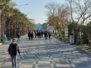 Silivri’de sosyal mesafe hiçe sayıldı