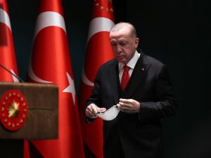 Cumhurbaşkanı Erdoğan: “Aşı için ilk etapta 50 milyon dozluk bir anlaşma yaptık. Önümüzdeki aydan itibaren aşının uygulanmasına başlanacak.”