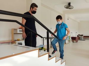 7 yılın sonunda yürümeyi başardı