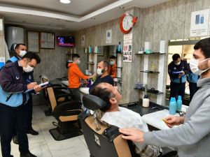 Çiğli’de berber ve kuaförlere korona virüs denetimi
