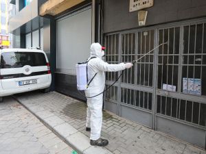 Denizli Büyükşehir dezenfekte çalışmalarına devam ediyor