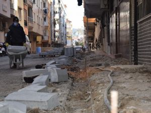 Yunusemre’de yol ve kaldırım çalışmaları devam ediyor