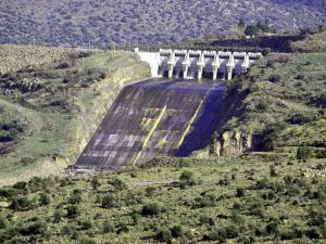 Güzelhisar Barajı’nda su seviyesi gün geçtikçe düşüyor