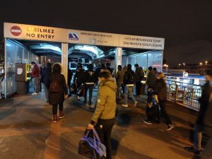 Sokağa çıkma kısıtlamasına 1 saat kala İstanbul’da trafik yoğunluğu arttı