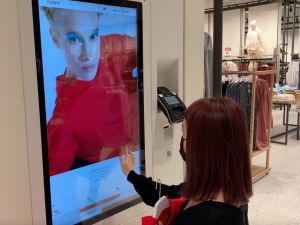 Fiziksel mağazada dijital alışveriş deneyimi