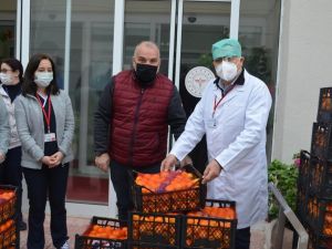 Bandırma Ak Parti’den sağlık çalışanlarına C vitamini desteği