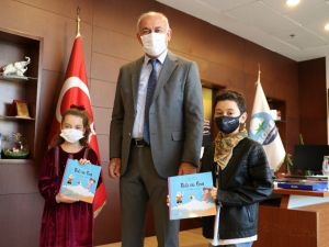 Başkan Tuncel’den evde kalan çocuklara kitap hediyesi