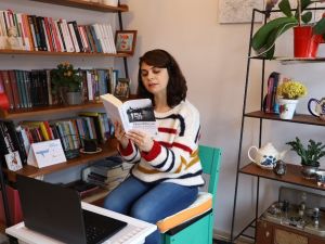 Evde kal, kitaplara ses ver