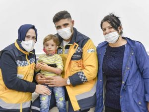 2,5 yaşındaki Rabia’nın protez kol sevinci