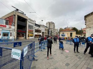 İstiklal Caddesi’ne 7 bin kişi sınırlaması resmen başladı
