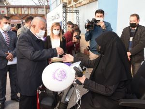 Engelli bireyler akülü araçlarına kavuştu
