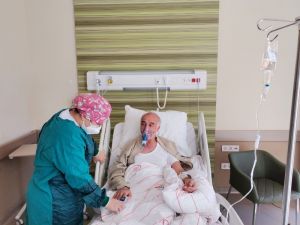 "Oksijen maskesini takmaktansa, maske takın"