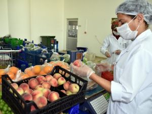 Aliağa’daki vatandaşlara kısıtlama günlerinde bir tıkla alışveriş kolaylığı