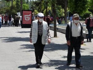 Denizli’de yaşlılara 3 günlük maaş izni