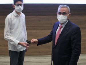 Başarılı öğrenciler ödüllendirildi