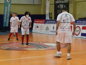 Görme engelli sporculardan futbol müsabakası