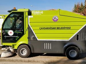 Yol süpürme aracı hizmete sunuldu