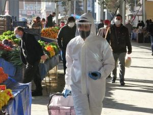 Böyle tedbir görülmedi, tulumla pazara girdi