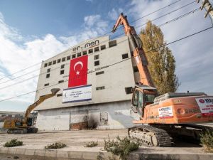 İzmir’in kalbinde kentsel dönüşüm için ilk yıkım