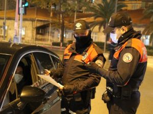 İzmir’de hafta sonunu kapsayan sokağa çıkma kısıtlaması başladı