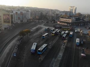 Sokak kısıtlaması sonrası sessizliğe bürünen Kadıköy ve Üsküdar Meydanı havadan görüntülendi
