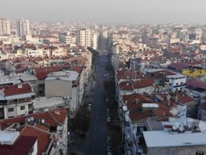 Şehrin sessizliğinde okunan salalar yankılandı