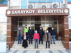 Sarayköy’de ekipler sokağa çıkma kısıtlamasında vatandaşların ihtiyaçlarını karşılıyor