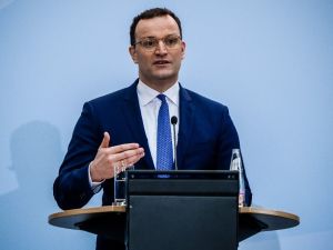 Almanya Sağlık Bakanı Spahn: "Önümüzdeki yılın ortasına kadar aşılar yapılmış olur"