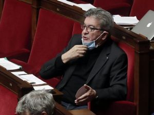Fransa’da solcu lider Melenchon’dan hükümete "güvenlik yasasını çöpe at" çağrısı