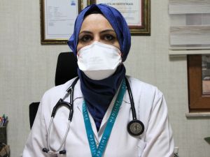 Covid’i atlatan İç Hastalıkları Uzmanı uyardı: "Kafalarına göre ilacı kesiyorlar"