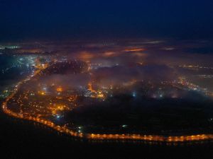 İstanbul’da gece masalsı sis manzarası