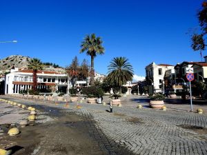 Çeşme’de yazlık evler dolu, sokaklar boş