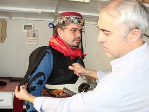 45 yıldır babadan oğla yöresel kıyafet dikiyorlar