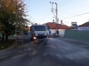 Malatya’da cadde ve sokaklar ilaçlı sularla yıkanıyor