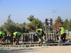 Pamukkale’nin mahallelerinde kilit parke taşı döşeme atağı sürüyor
