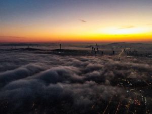 Sise bürünen İstanbul’da gündoğumu