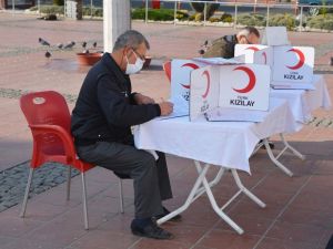 Türk Kızılayı Aliağa’da kan bağışı topluyor