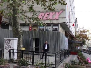 Kadıköy’ün simgelerinden Rexx Sinemasının yıkım süreci başladı